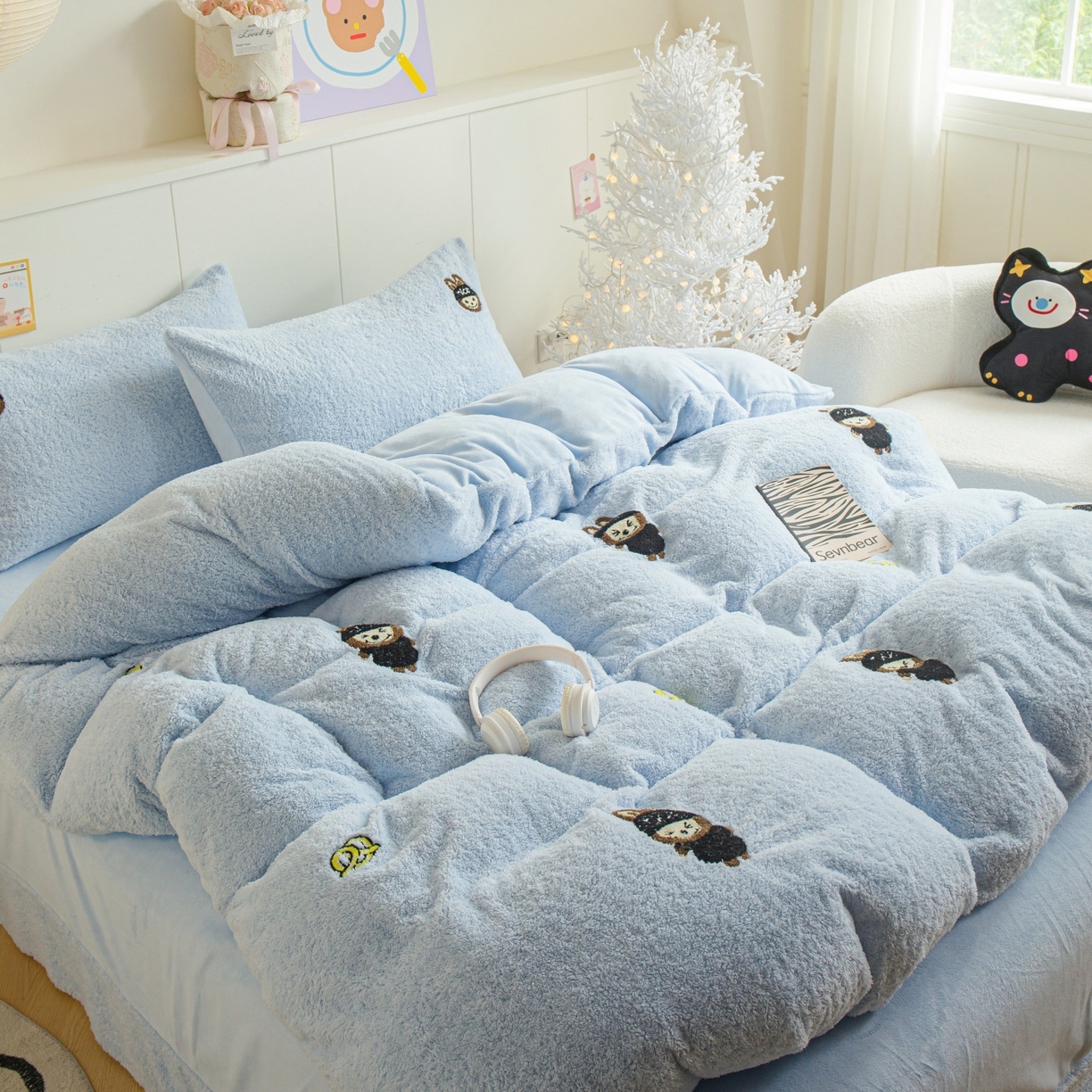 91家纺网 家纺一手货源 找家纺 庭笙 2025新款高克重泰迪绒毛巾刺绣牛奶绒四件套 bubu-浅蓝