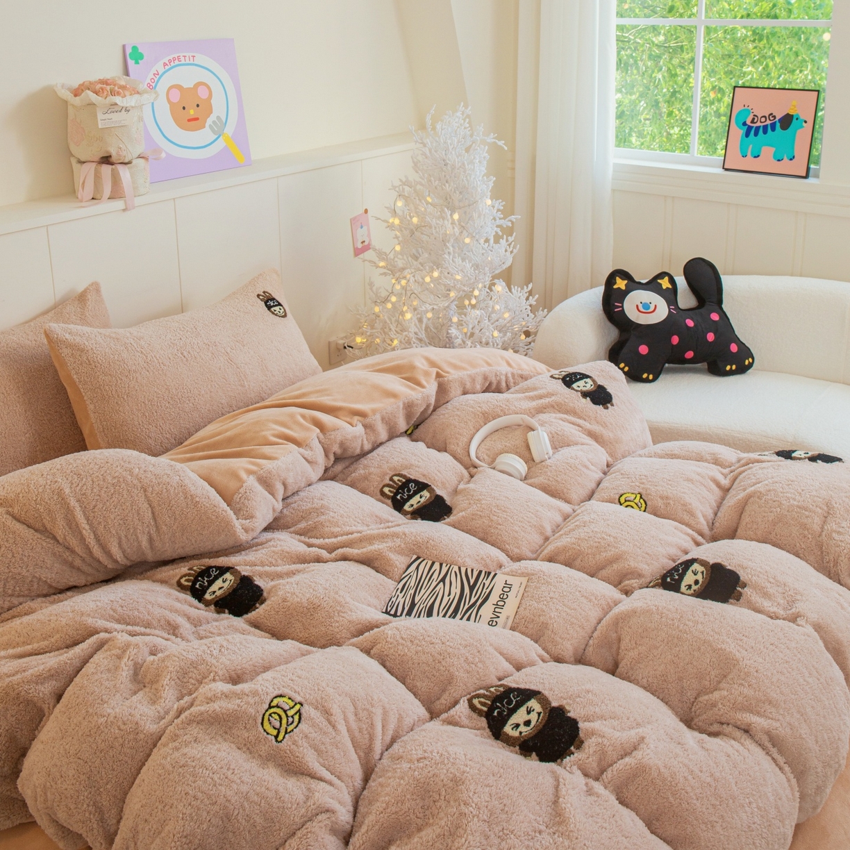 91家纺网 家纺一手货源 找家纺 庭笙 2025新款高克重泰迪绒毛巾刺绣牛奶绒四件套 bubu-奶咖