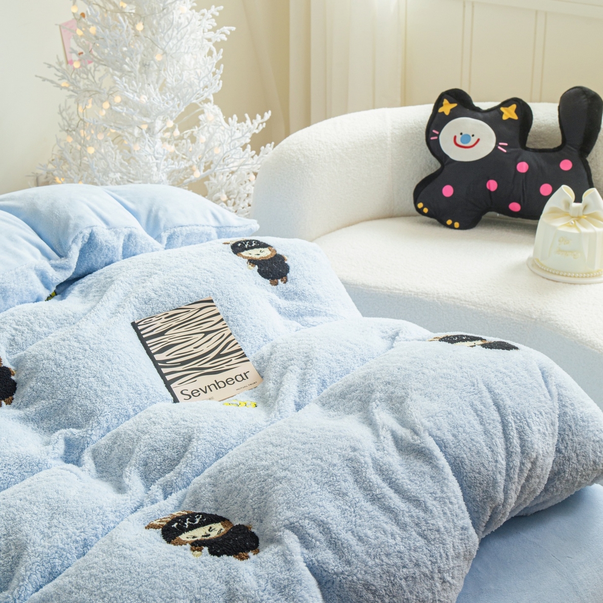 91家纺网 家纺一手货源 找家纺 庭笙 2025新款高克重泰迪绒毛巾刺绣牛奶绒四件套 bubu-浅蓝