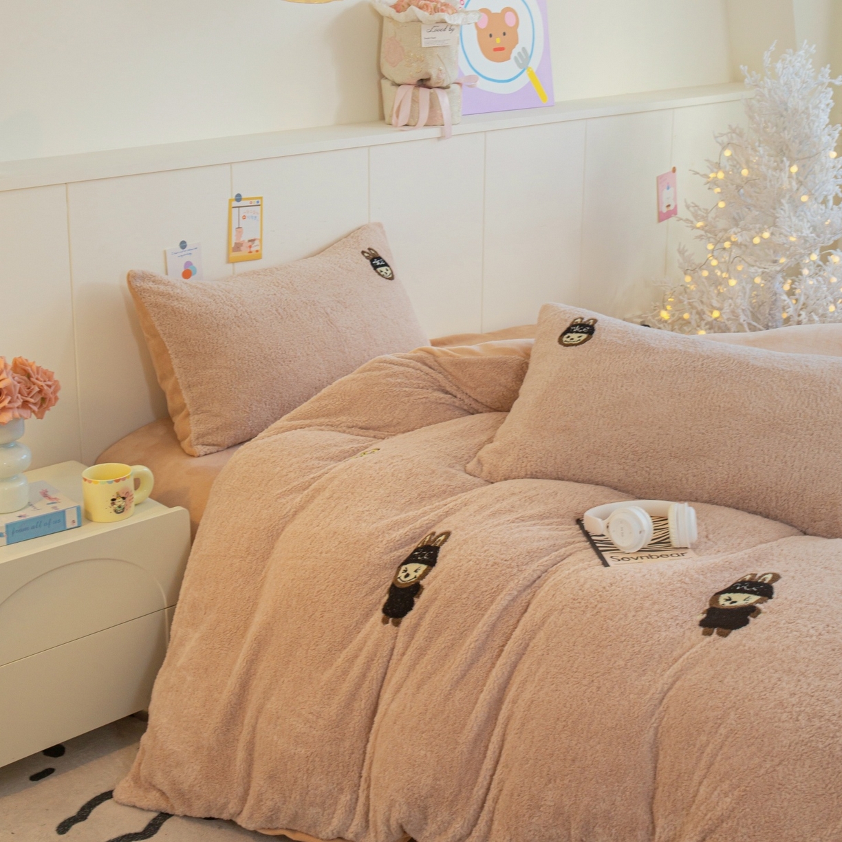 91家纺网 家纺一手货源 找家纺 庭笙 2025新款高克重泰迪绒毛巾刺绣牛奶绒四件套 bubu-奶咖