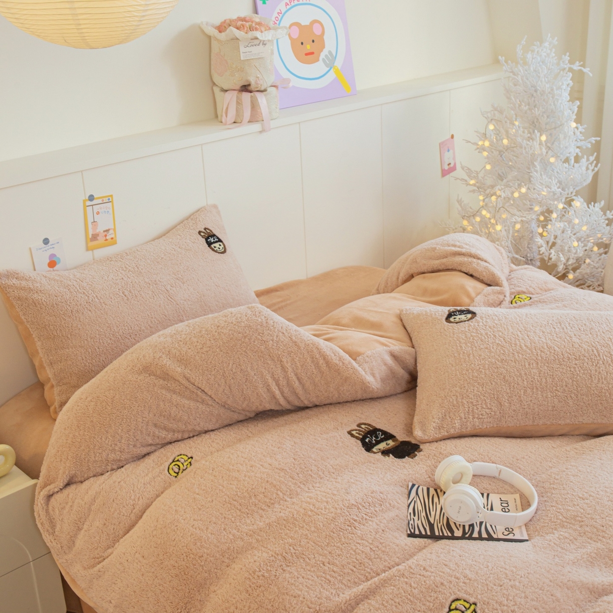 91家纺网 家纺一手货源 找家纺 庭笙 2025新款高克重泰迪绒毛巾刺绣牛奶绒四件套 bubu-奶咖