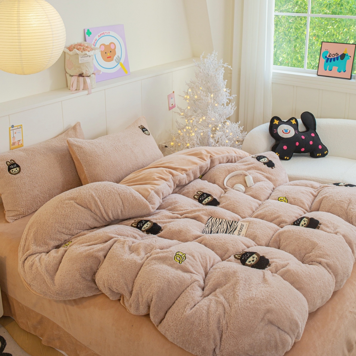 91家纺网 家纺一手货源 找家纺 庭笙 2025新款高克重泰迪绒毛巾刺绣牛奶绒四件套 bubu-奶咖