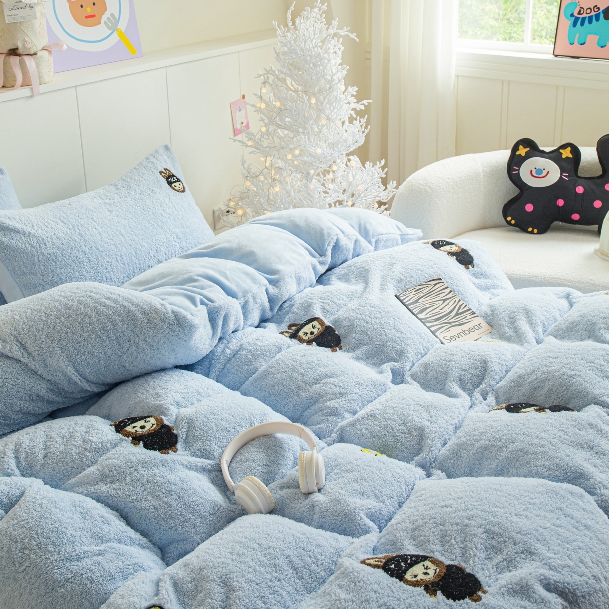 91家纺网 家纺一手货源 找家纺 庭笙 2025新款高克重泰迪绒毛巾刺绣牛奶绒四件套 bubu-浅蓝