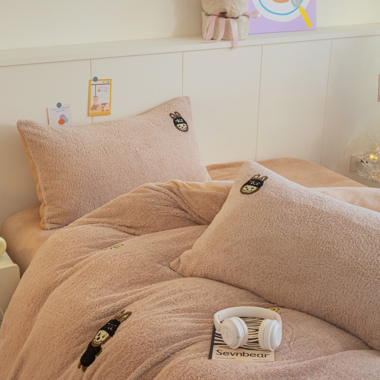 91家纺网 家纺一手货源 找家纺 庭笙 2025新款高克重泰迪绒毛巾刺绣牛奶绒四件套 bubu-奶咖