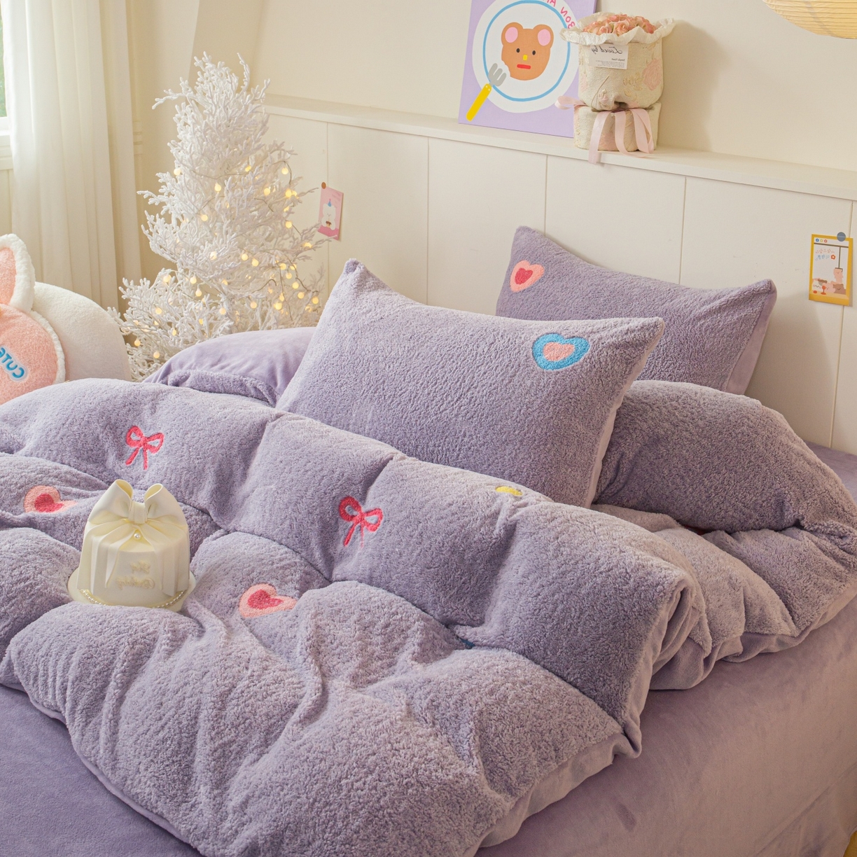 91家纺网 家纺一手货源 找家纺 庭笙 2025新款高克重泰迪绒毛巾刺绣牛奶绒四件套 爱心-紫