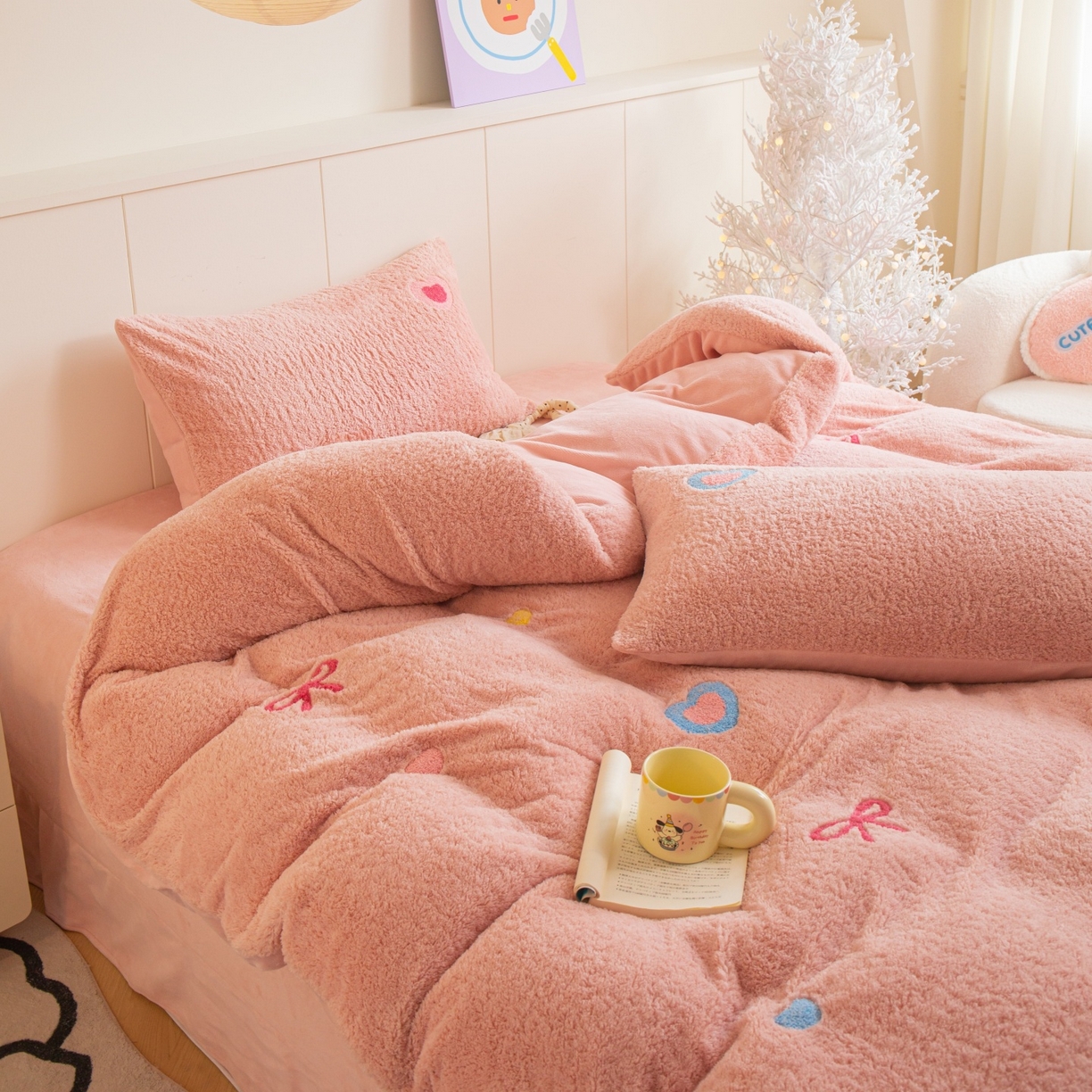 91家纺网 家纺一手货源 找家纺 庭笙 2025新款高克重泰迪绒毛巾刺绣牛奶绒四件套 爱心-粉