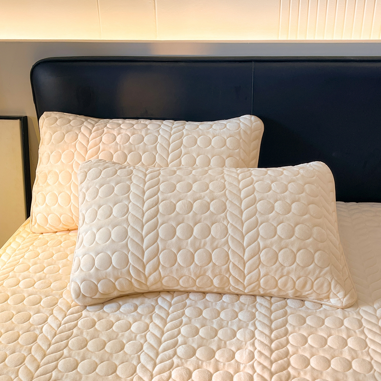 91家纺网 家纺一手货源 找家纺 希廷顿 2025新款速热水晶绒床笠 奶咖色