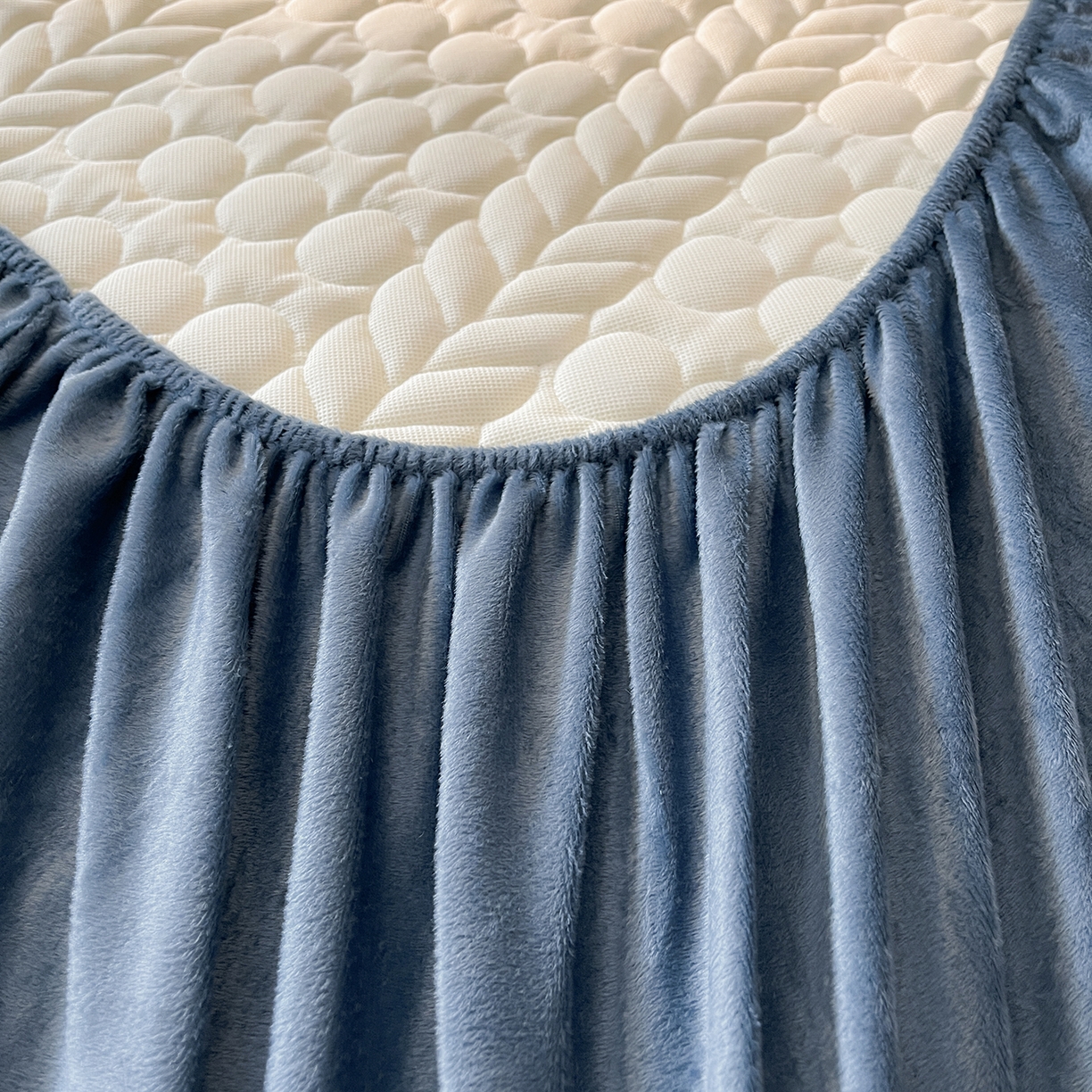 91家纺网 家纺一手货源 找家纺 希廷顿 2025新款速热水晶绒床笠 宾利蓝