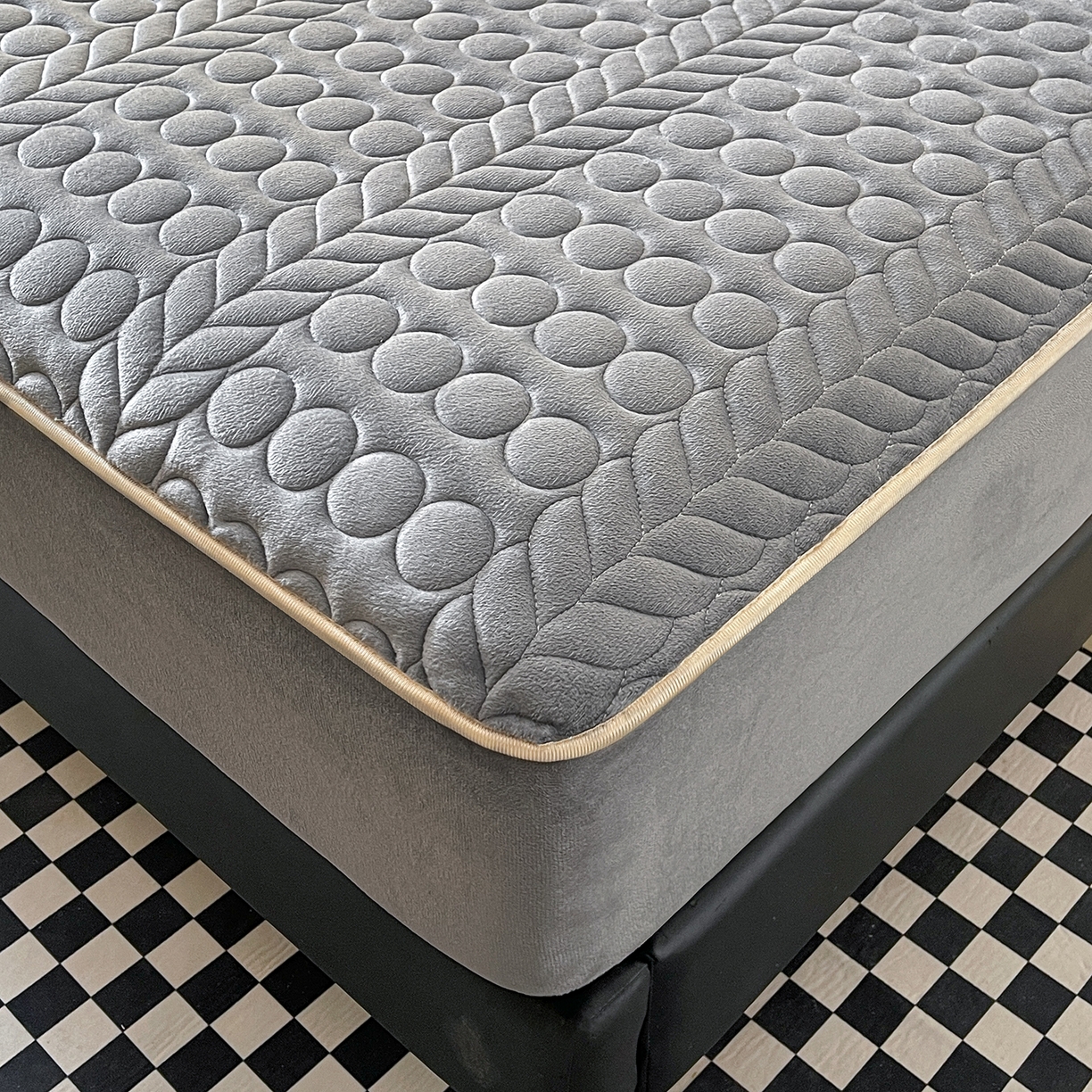 91家纺网 家纺一手货源 找家纺 希廷顿 2025新款速热水晶绒床笠 高级灰