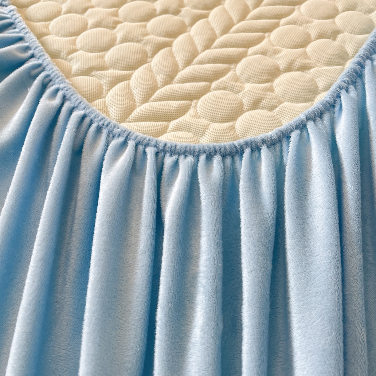 91家纺网 家纺一手货源 找家纺 希廷顿 2025新款速热水晶绒床笠 天空蓝