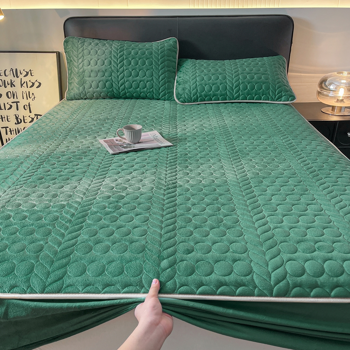 91家纺网 家纺一手货源 找家纺 希廷顿 2025新款速热水晶绒床笠 墨绿色