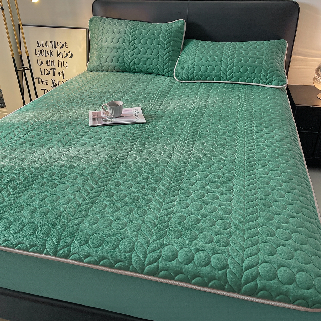 91家纺网 家纺一手货源 找家纺 希廷顿 2025新款速热水晶绒床笠 墨绿色