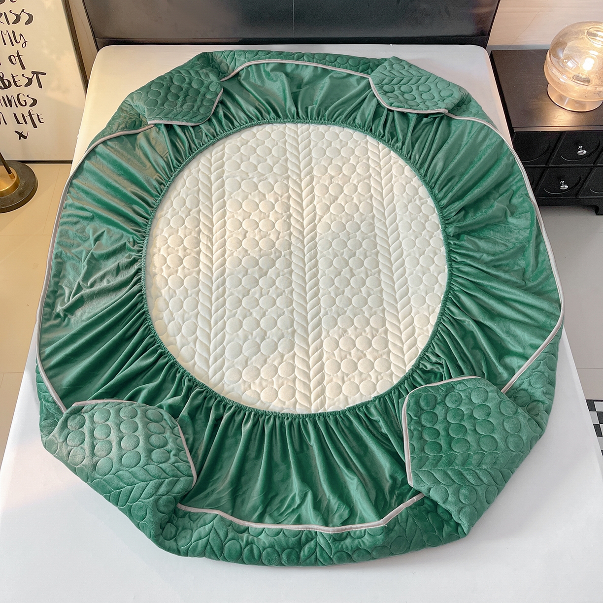 91家纺网 家纺一手货源 找家纺 希廷顿 2025新款速热水晶绒床笠 墨绿色