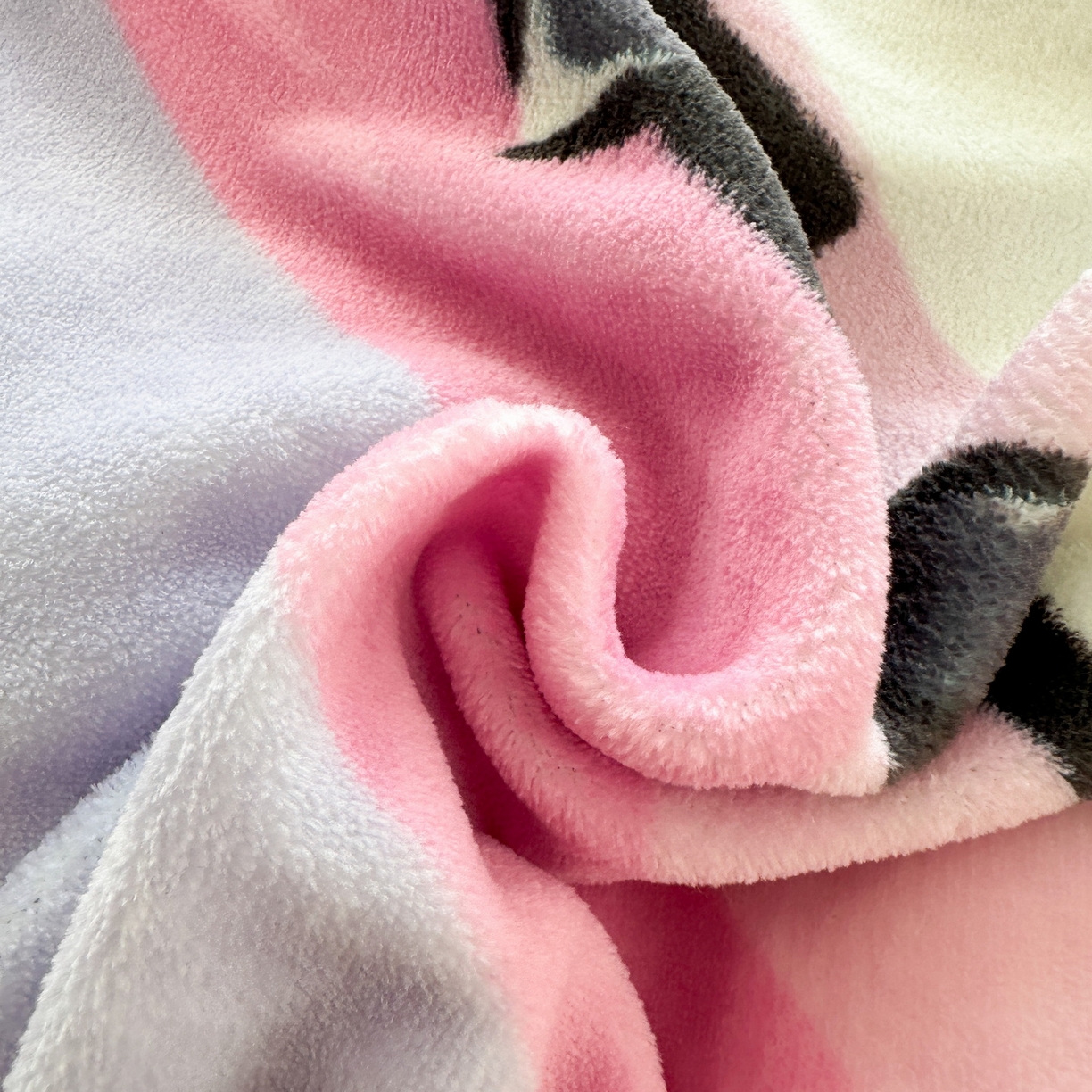 91家纺网 家纺一手货源 找家纺 一电 2025新款冬季双面牛奶珊瑚绒床上四件套法兰绒床品加绒被套床单三件套-第三批 天使库洛米