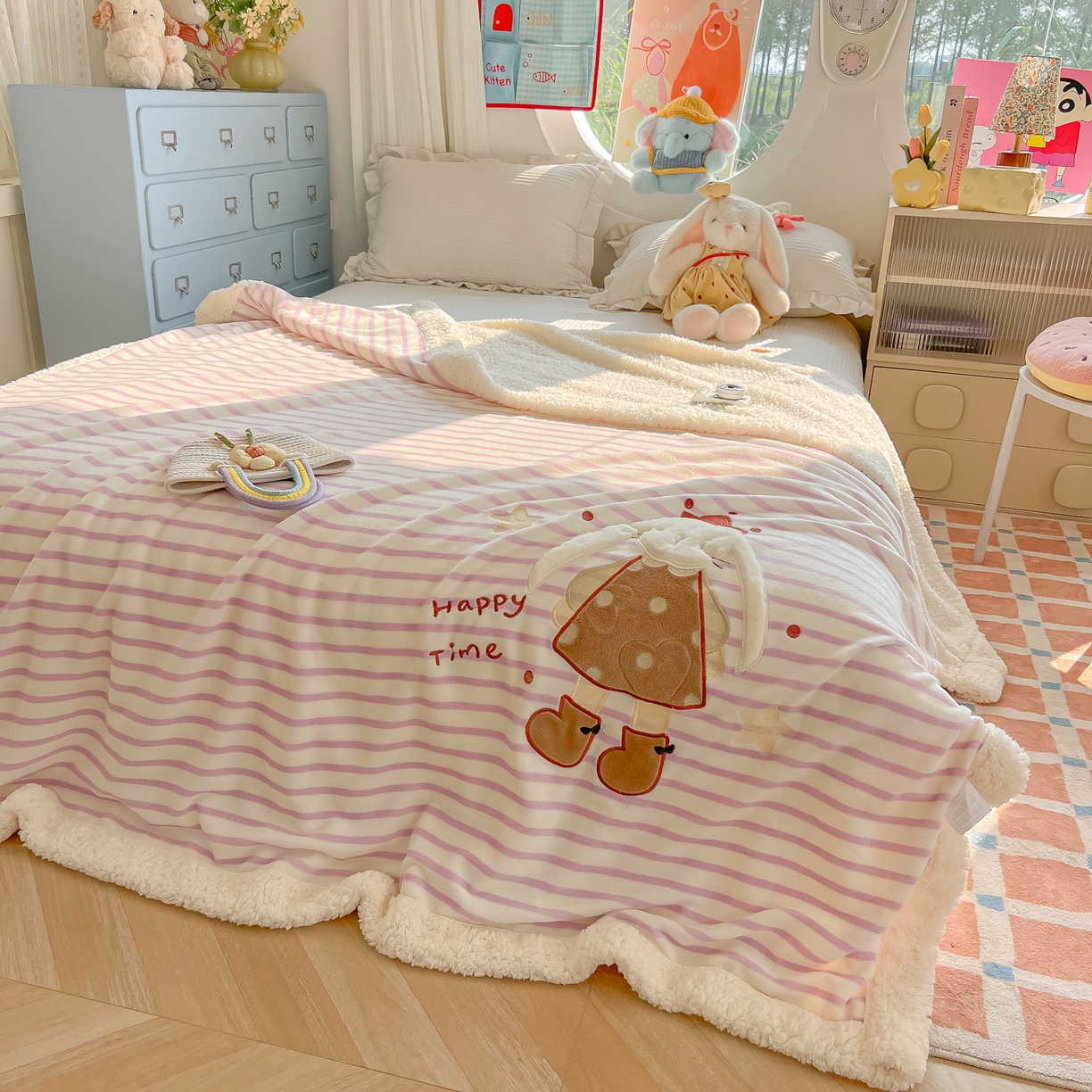 91家纺网 家纺一手货源 找家纺 （总）子钦家纺 2025新款牛奶绒条纹贴布绣翻边毛毯