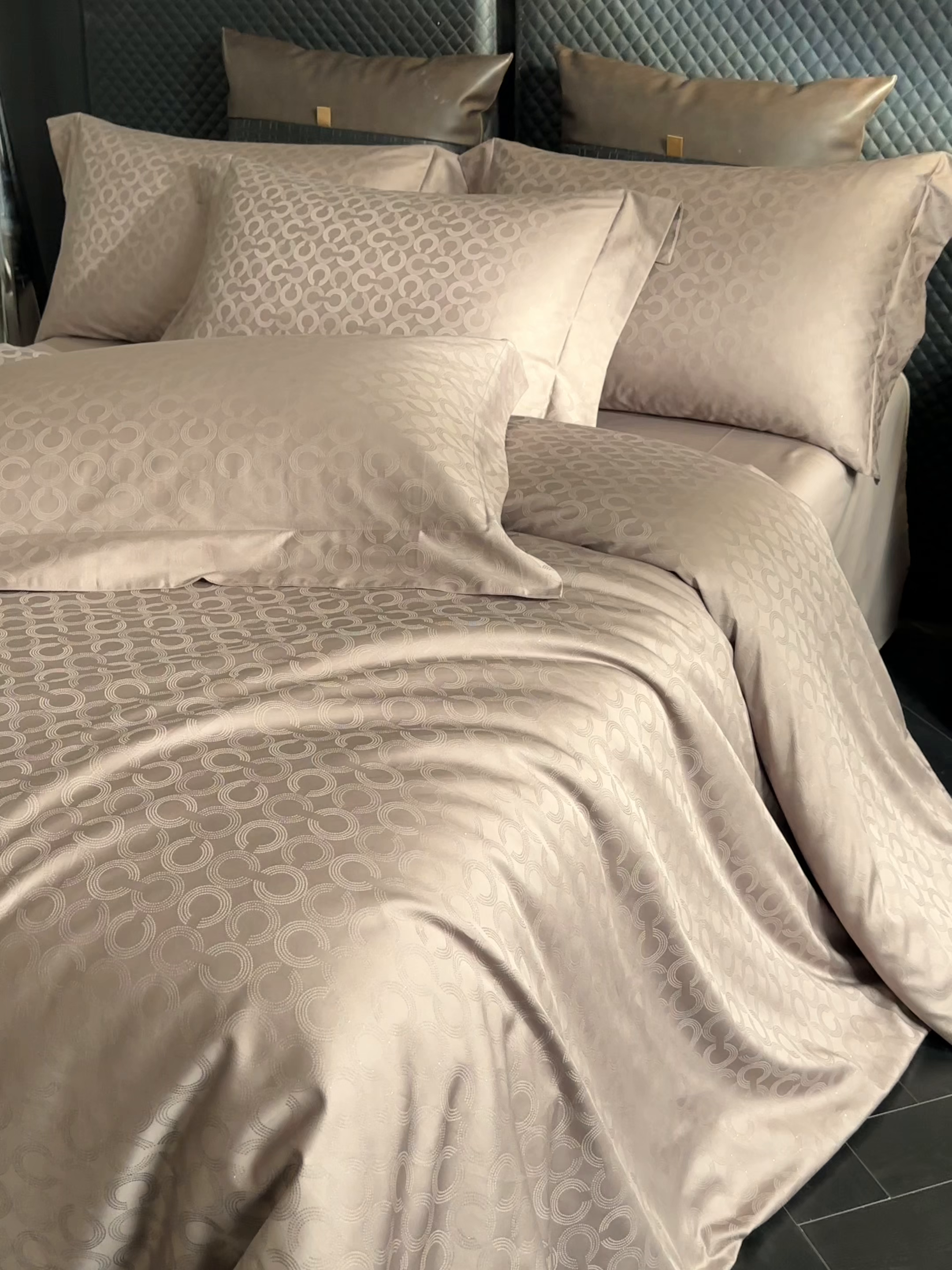 91家纺网 家纺一手货源 找家纺 小丸子家纺（不发货） 2025新款亲肤舒适高端100S长绒棉纯棉银丝提花四件套 麦图089