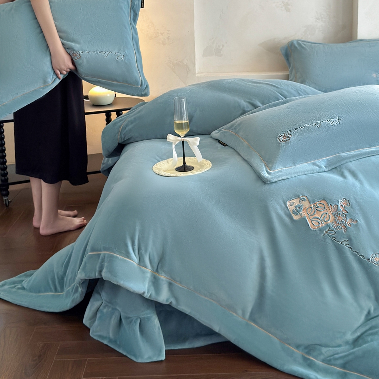 91家纺网 家纺一手货源 找家纺 （总）芯丝路枕业 2025新款蚕丝棉四件套-格莱魅系列