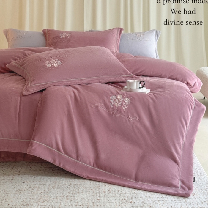 91家纺网 家纺一手货源 找家纺 （总）芯丝路枕业 2025新款蚕丝棉四件套-花园宴会系列