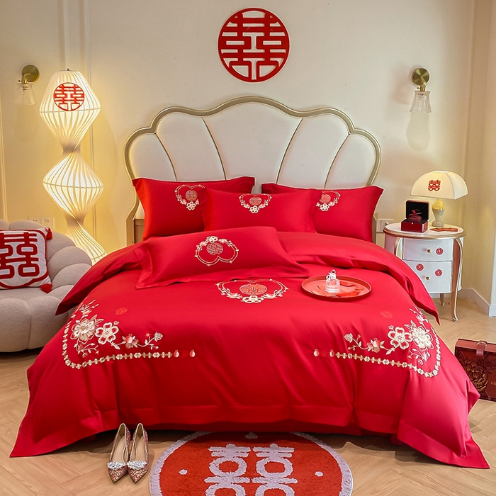 91家纺网 家纺一手货源 找家纺 置顶家纺 2025新款亲肤磨毛刺绣婚庆四件套系列-棚拍 倾心-大红