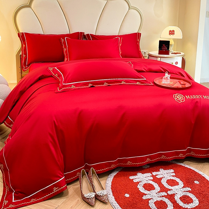 91家纺网 家纺一手货源 找家纺 置顶家纺 2025新款亲肤磨毛刺绣婚庆四件套系列-棚拍 巴黎恋人-大红