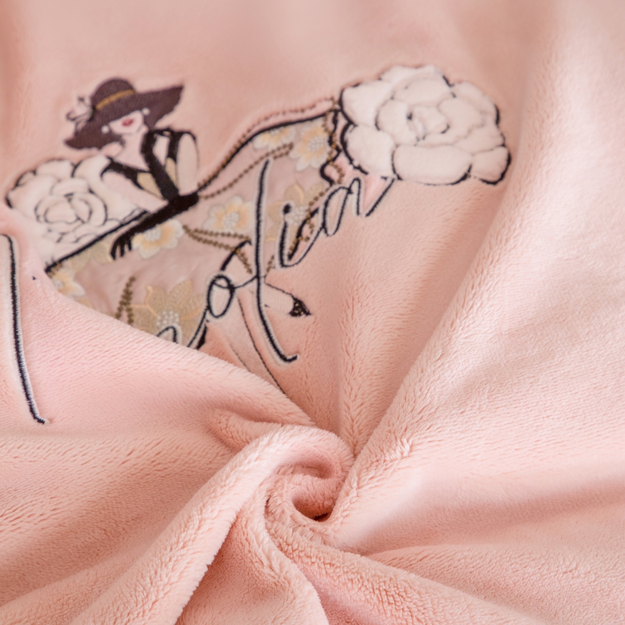 91家纺网 家纺一手货源 找家纺 （总）芯丝路枕业 2025新款丽莎蚕丝绒四件套