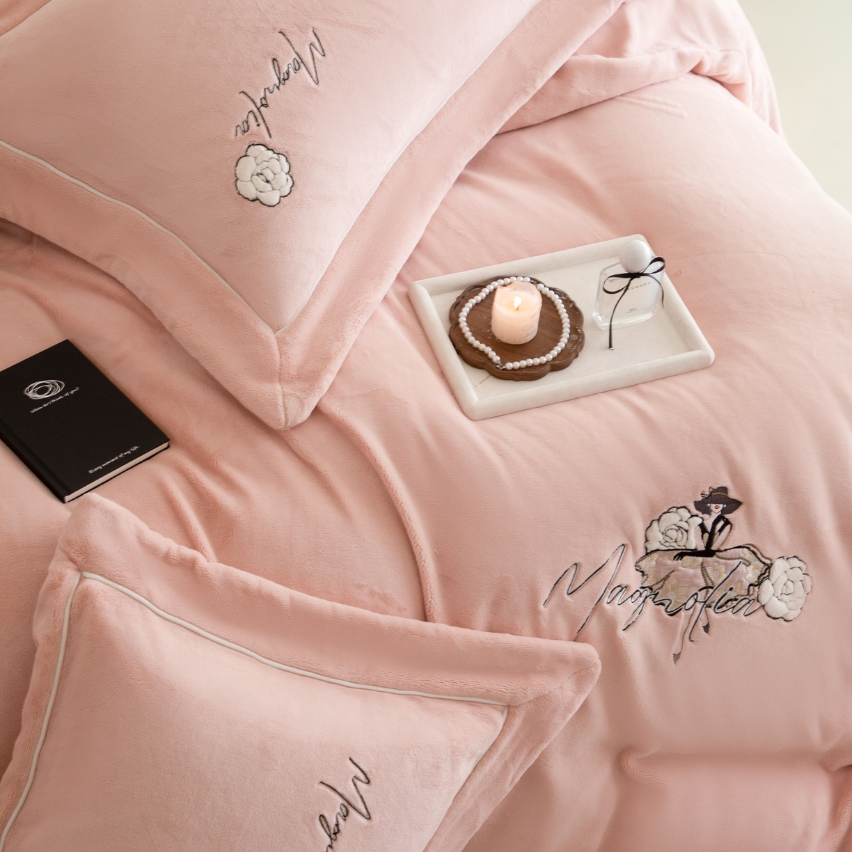 91家纺网 家纺一手货源 找家纺 （总）芯丝路枕业 2025新款丽莎蚕丝绒四件套