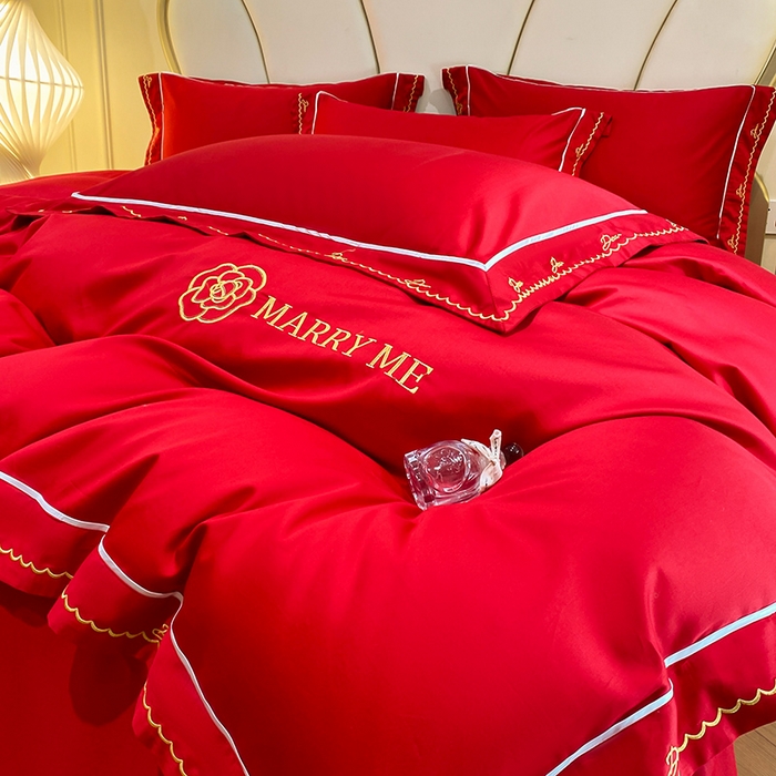 91家纺网 家纺一手货源 找家纺 置顶家纺 2025新款亲肤磨毛刺绣婚庆四件套系列-棚拍 巴黎恋人-大红