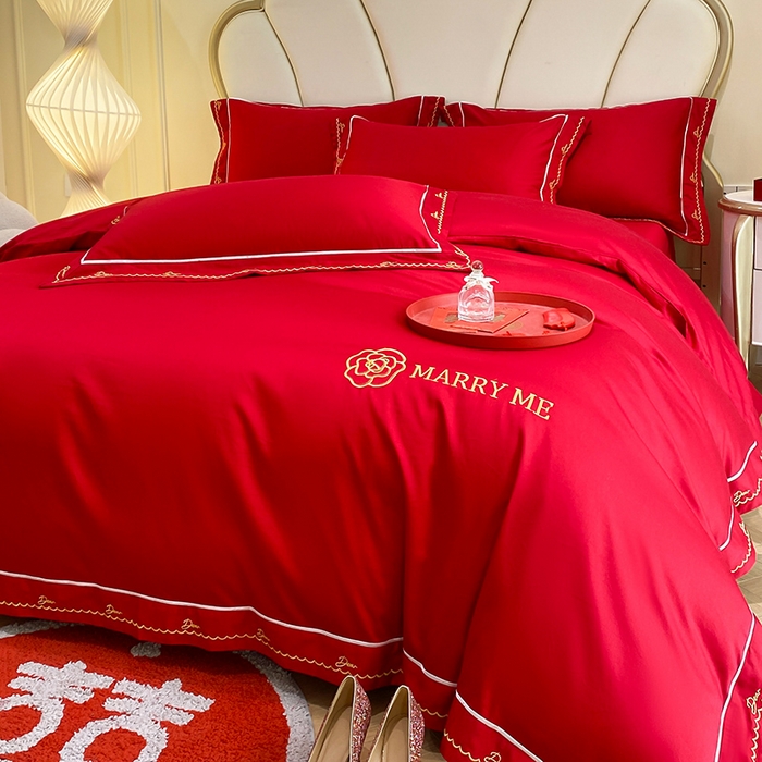 91家纺网 家纺一手货源 找家纺 置顶家纺 2025新款亲肤磨毛刺绣婚庆四件套系列-棚拍 巴黎恋人-大红