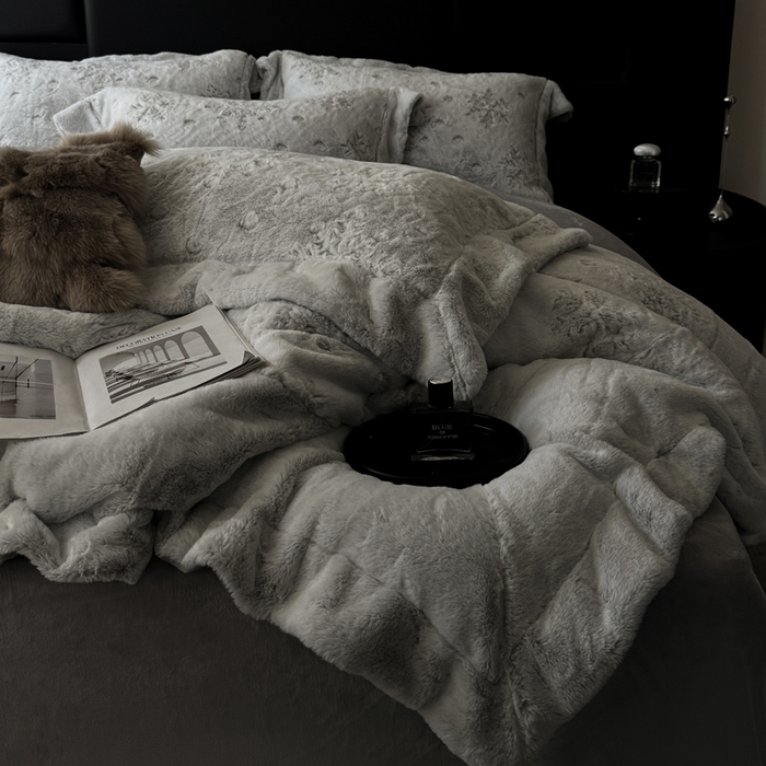 91家纺网 家纺一手货源 找家纺 丞音家纺 2025秋冬新款A类轻奢皮草绒加厚水貂绒保暖牛奶绒床上用品珊瑚绒四件套床单被套 路易斯-高级灰
