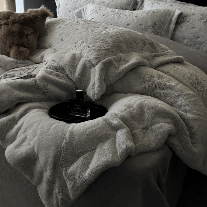 91家纺网 家纺一手货源 找家纺 丞音家纺 2025秋冬新款A类轻奢皮草绒加厚水貂绒保暖牛奶绒床上用品珊瑚绒四件套床单被套 路易斯-高级灰