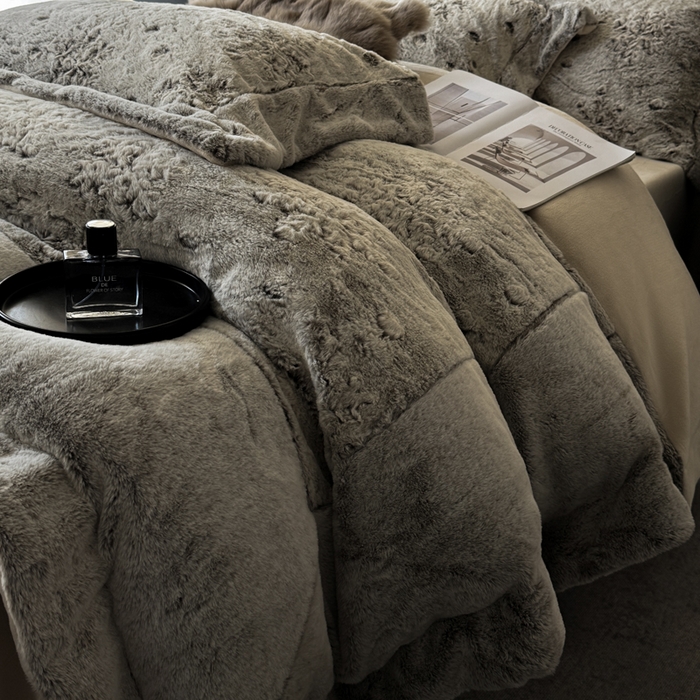 91家纺网 家纺一手货源 找家纺 丞音家纺 2025秋冬新款A类轻奢皮草绒加厚水貂绒保暖牛奶绒床上用品珊瑚绒四件套床单被套 路易斯-深咖色