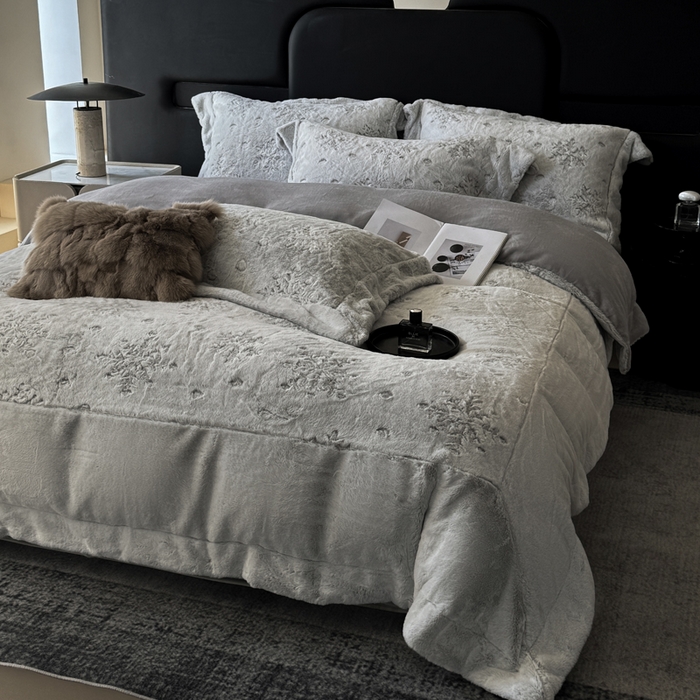 91家纺网 家纺一手货源 找家纺 丞音家纺 2025秋冬新款A类轻奢皮草绒加厚水貂绒保暖牛奶绒床上用品珊瑚绒四件套床单被套 路易斯-高级灰
