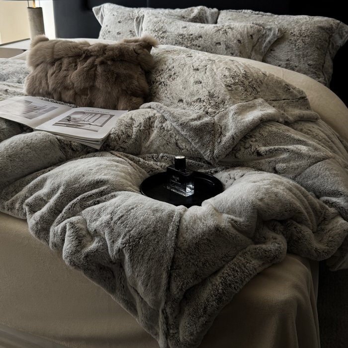 91家纺网 家纺一手货源 找家纺 丞音家纺 2025秋冬新款A类轻奢皮草绒加厚水貂绒保暖牛奶绒床上用品珊瑚绒四件套床单被套 路易斯-深咖色