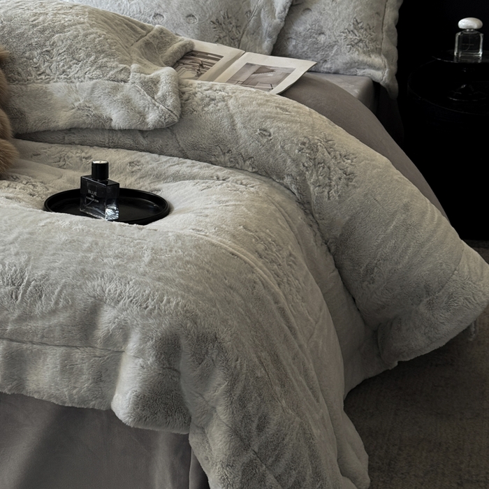 91家纺网 家纺一手货源 找家纺 丞音家纺 2025秋冬新款A类轻奢皮草绒加厚水貂绒保暖牛奶绒床上用品珊瑚绒四件套床单被套 路易斯-高级灰