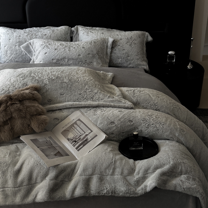 91家纺网 家纺一手货源 找家纺 丞音家纺 2025秋冬新款A类轻奢皮草绒加厚水貂绒保暖牛奶绒床上用品珊瑚绒四件套床单被套 路易斯-高级灰