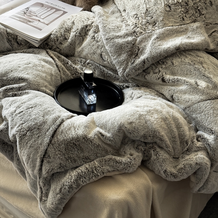 91家纺网 家纺一手货源 找家纺 丞音家纺 2025秋冬新款A类轻奢皮草绒加厚水貂绒保暖牛奶绒床上用品珊瑚绒四件套床单被套 路易斯-深咖色