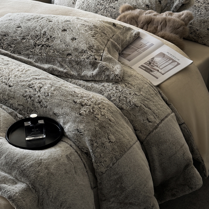 91家纺网 家纺一手货源 找家纺 丞音家纺 2025秋冬新款A类轻奢皮草绒加厚水貂绒保暖牛奶绒床上用品珊瑚绒四件套床单被套 路易斯-深咖色