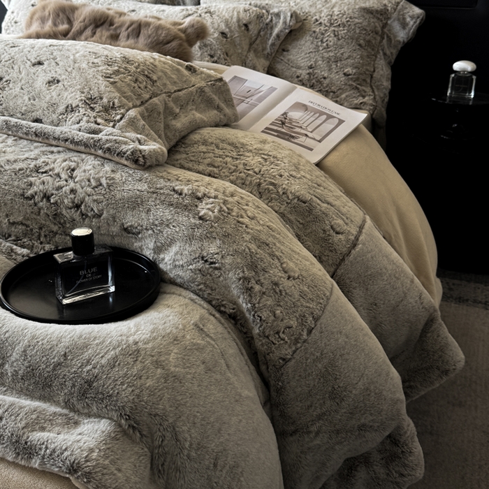 91家纺网 家纺一手货源 找家纺 丞音家纺 2025秋冬新款A类轻奢皮草绒加厚水貂绒保暖牛奶绒床上用品珊瑚绒四件套床单被套 路易斯-深咖色