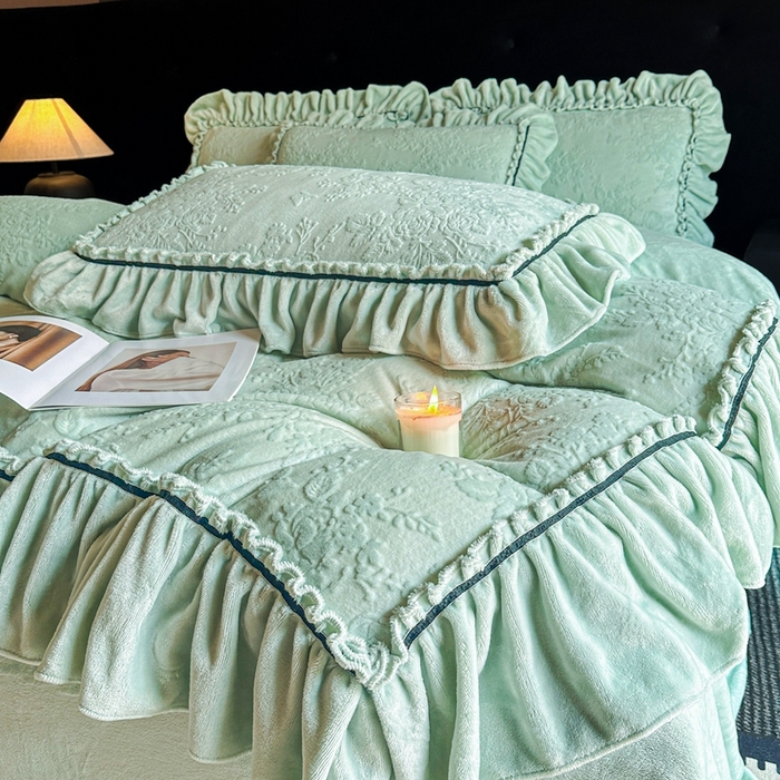 91家纺网 家纺一手货源 找家纺 （总）诺梵家纺 2025新款花边款雕花牛奶绒四件套