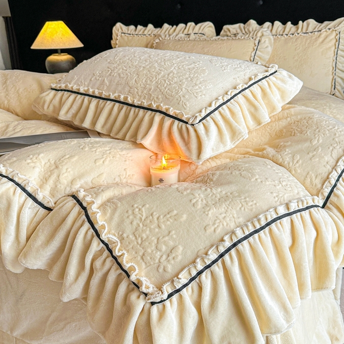 91家纺网 家纺一手货源 找家纺 （总）诺梵家纺 2025新款花边款雕花牛奶绒四件套