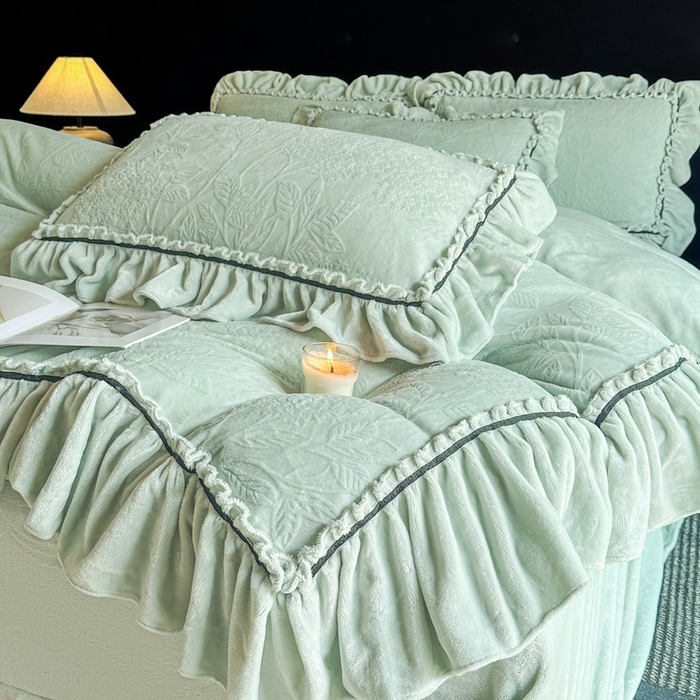 91家纺网 家纺一手货源 找家纺 诺梵家纺 2025新款花边款雕花牛奶绒四件套 幸福花-绿