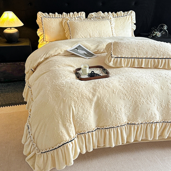 91家纺网 家纺一手货源 找家纺 诺梵家纺 2025新款花边款雕花牛奶绒四件套 芊黛-黄
