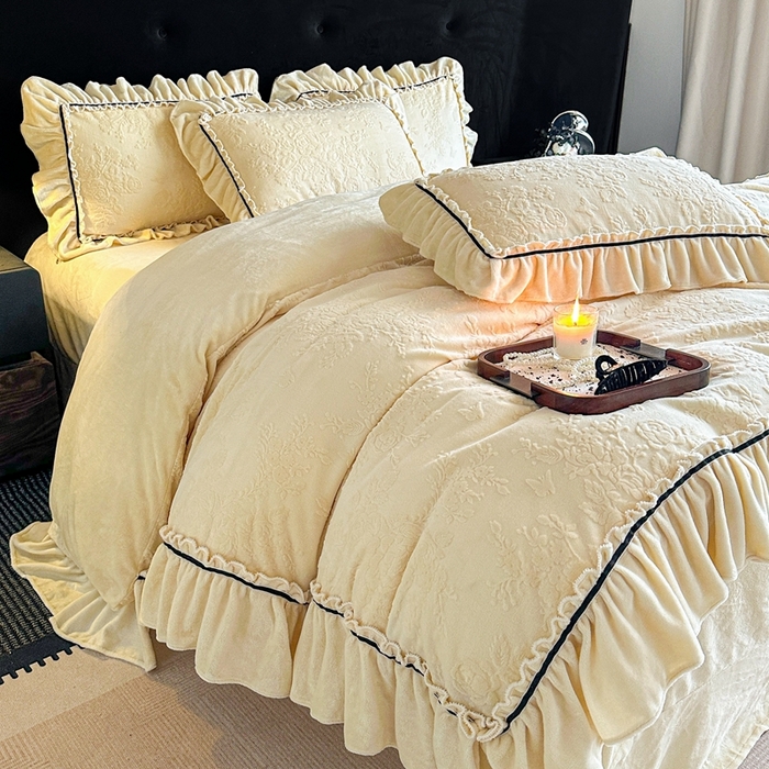 91家纺网 家纺一手货源 找家纺 诺梵家纺 2025新款花边款雕花牛奶绒四件套 芊黛-黄
