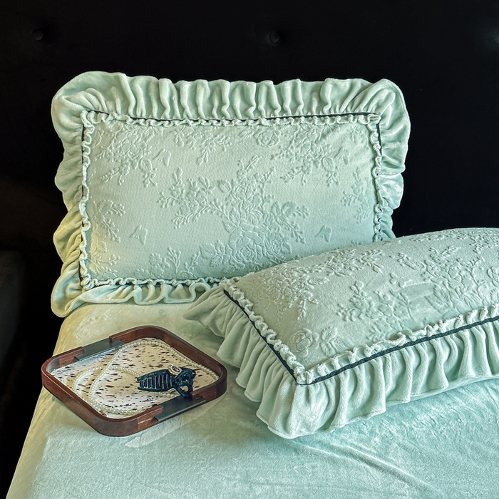 91家纺网 家纺一手货源 找家纺 诺梵家纺 2025新款花边款雕花牛奶绒四件套 芊黛-绿