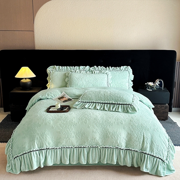 91家纺网 家纺一手货源 找家纺 诺梵家纺 2025新款花边款雕花牛奶绒四件套 芊黛-绿