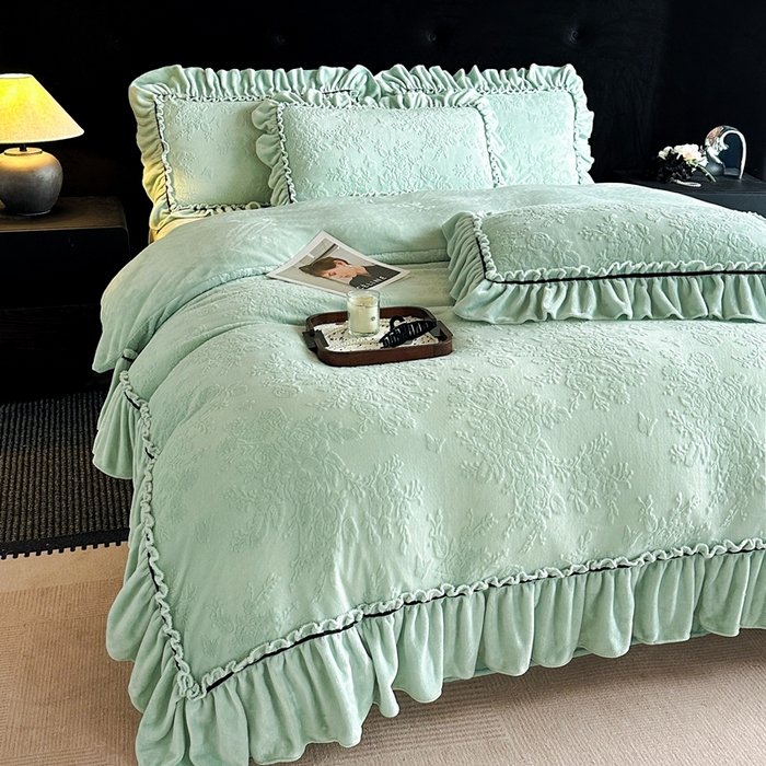 91家纺网 家纺一手货源 找家纺 诺梵家纺 2025新款花边款雕花牛奶绒四件套 芊黛-绿