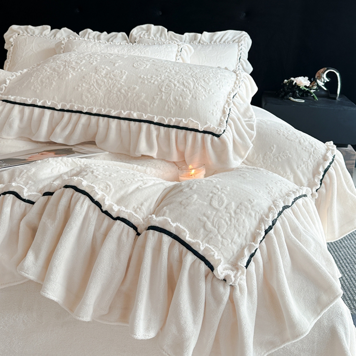 91家纺网 家纺一手货源 找家纺 诺梵家纺 2025新款花边款雕花牛奶绒四件套 芊黛-米白