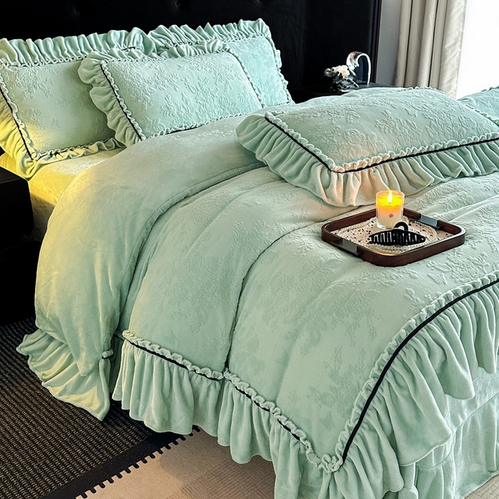 91家纺网 家纺一手货源 找家纺 诺梵家纺 2025新款花边款雕花牛奶绒四件套 芊黛-绿