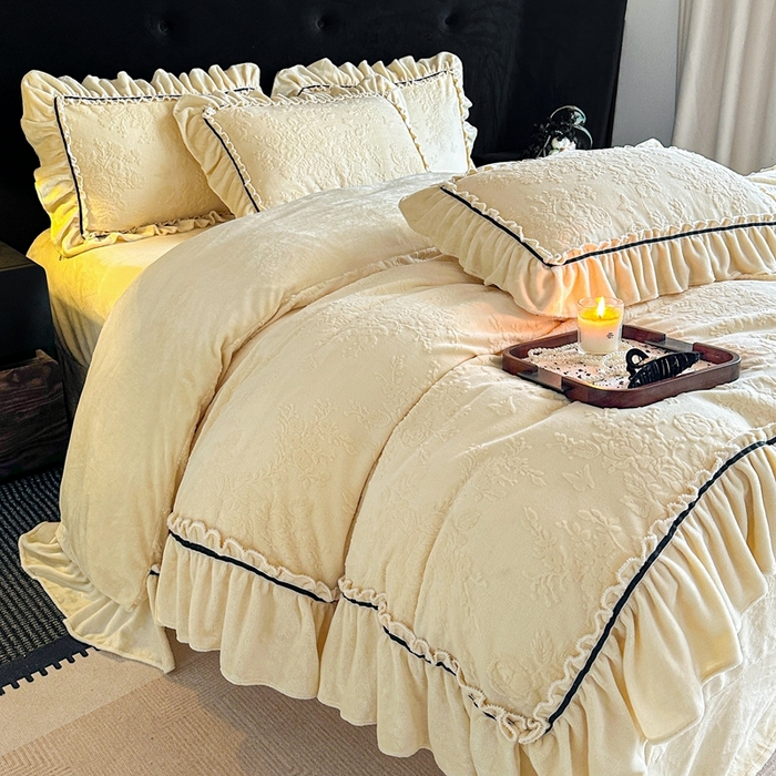 91家纺网 家纺一手货源 找家纺 诺梵家纺 2025新款花边款雕花牛奶绒四件套 芊黛-黄
