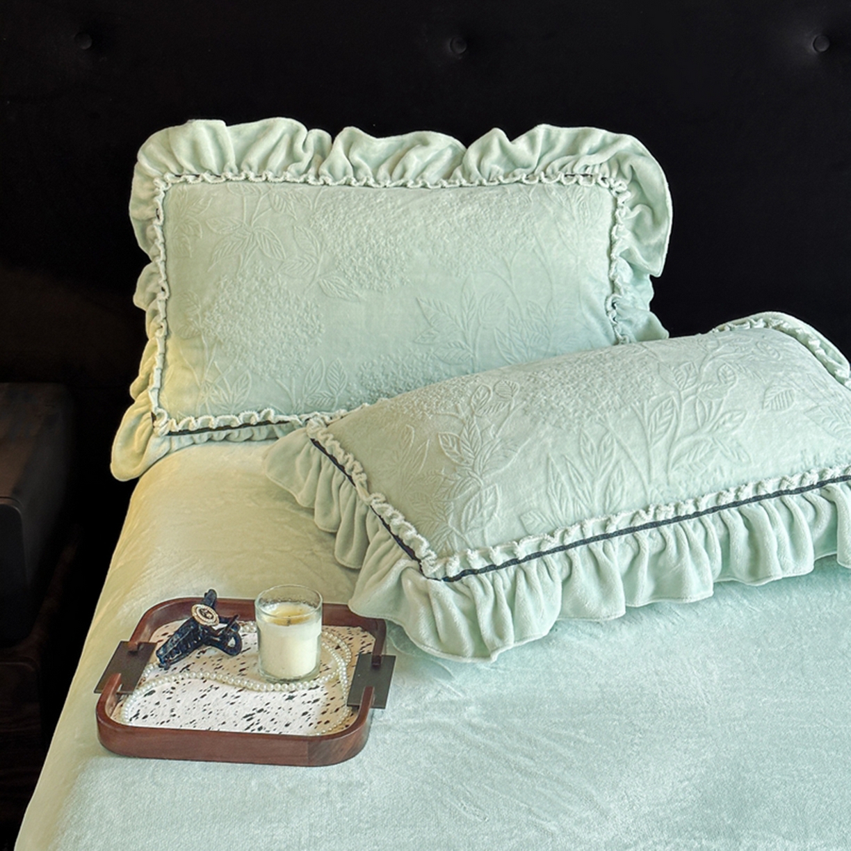 91家纺网 家纺一手货源 找家纺 诺梵家纺 2025新款花边款雕花牛奶绒四件套 幸福花-绿